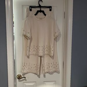 Elie. Tahari Lounge Set, Size M. Cream Color